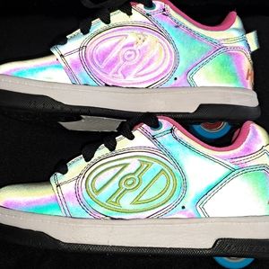 Holographic Heelys